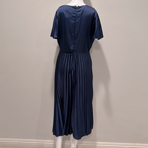 Tahari Arthur S. Levine Short Sleeve Pleated Dress - Picture 3 of 3